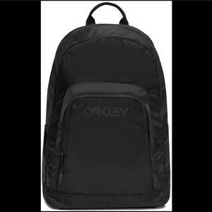 NWT Oakley Peasy Backpack, Blackout, 20L